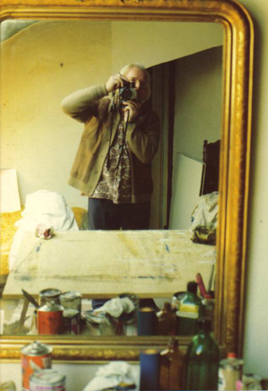Roger Descombes, Autoportrait  photographique de l'artiste devant un miroir à Mougins en 1976, 1976 - Autoportrait photographique par l'artiste devant un miroir à Mougin, 1976
